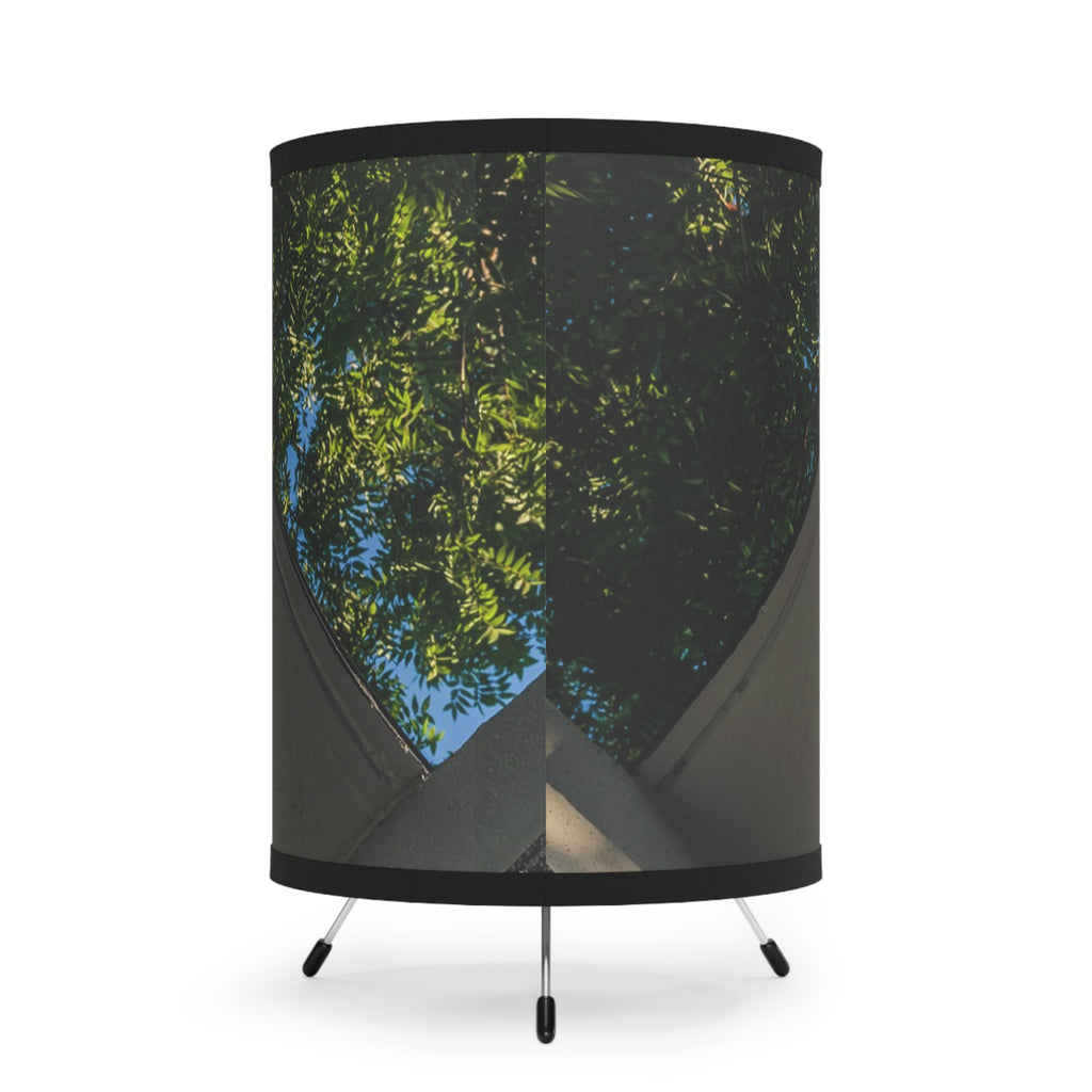 Geometric Corner Tripod Lamp